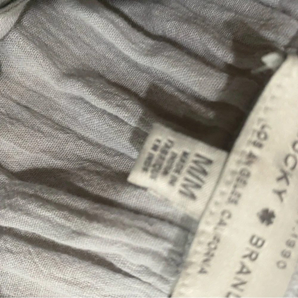 Lucky Brand Embroidered Gray Peasant Top Size Medium - Picture 6 of 6